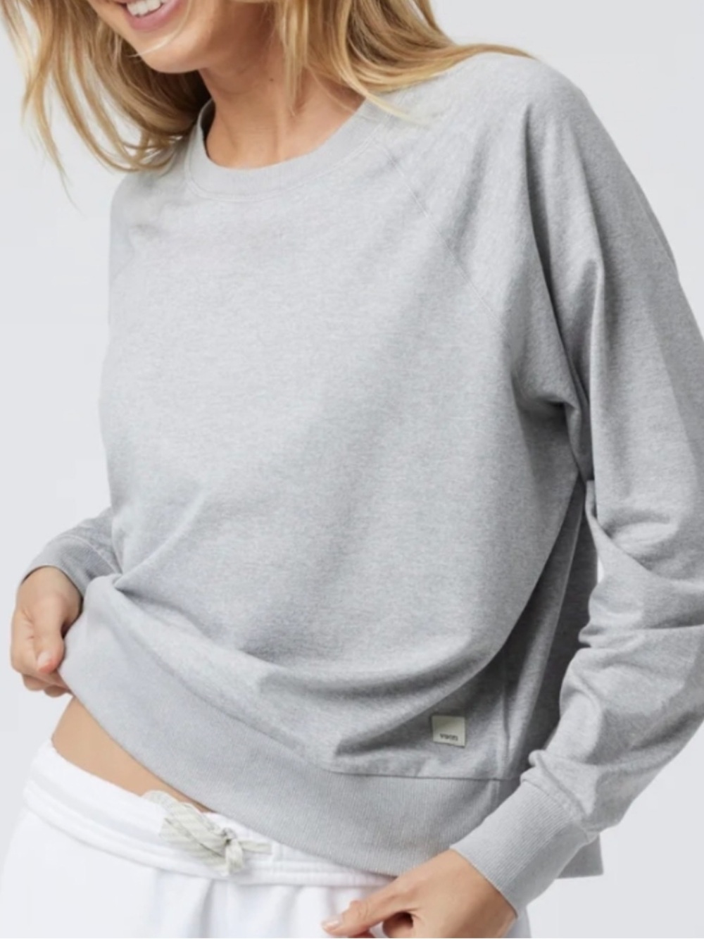 Vuori Long Sleeve Halo Crew Pullover Gray Heather Sweatshirt VW241